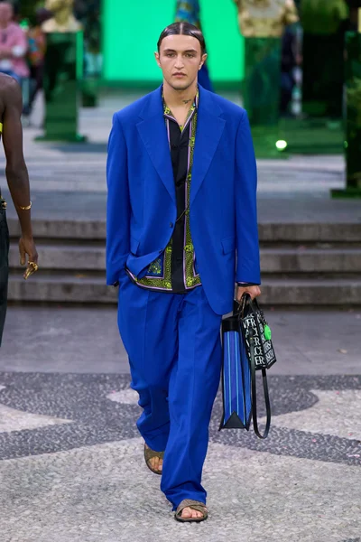 Look 23